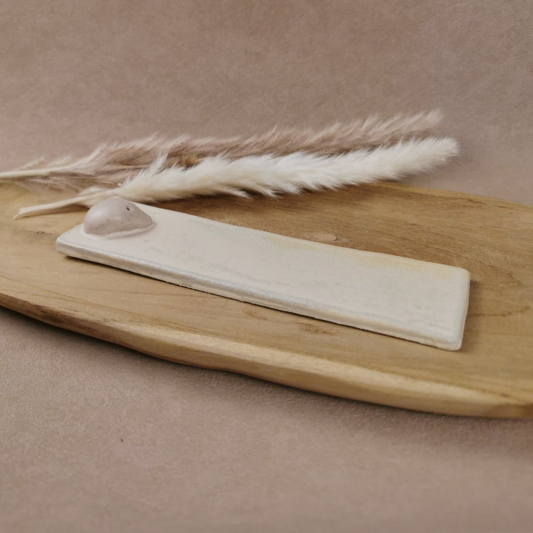Räucherstäbchenhalter aus Steinzeug – handgetöpfert, Cremeweiß