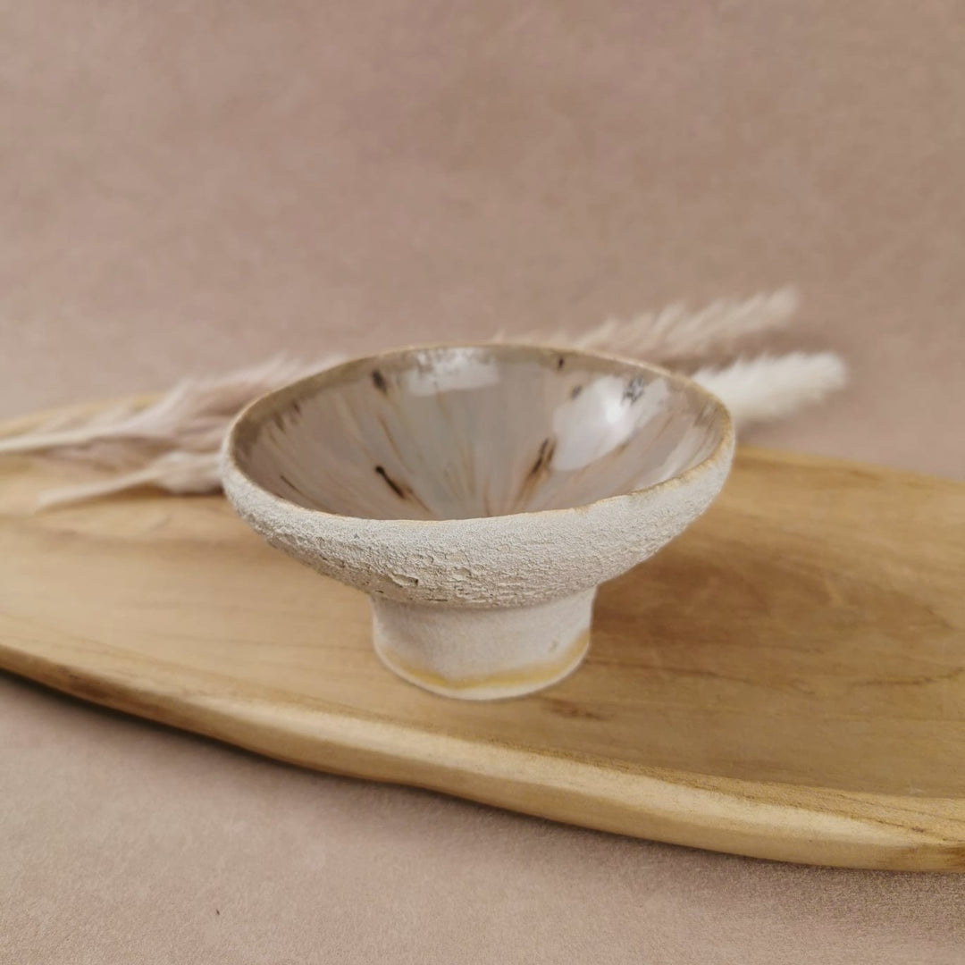 Räucherschale auf Fuß aus Steinzeug – handgetöpfert, Creme