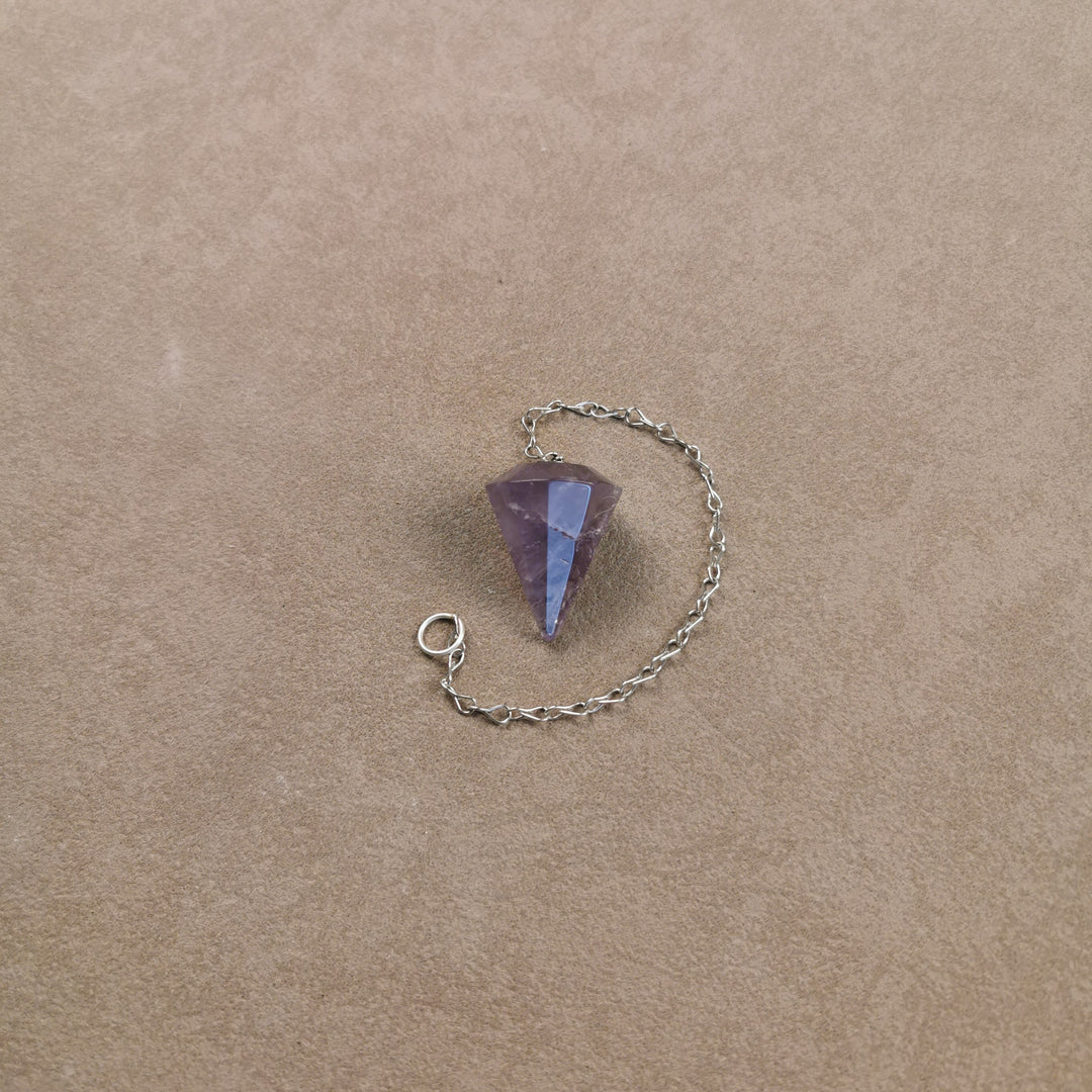 Amethyst Pendel in Violett an einer Kette