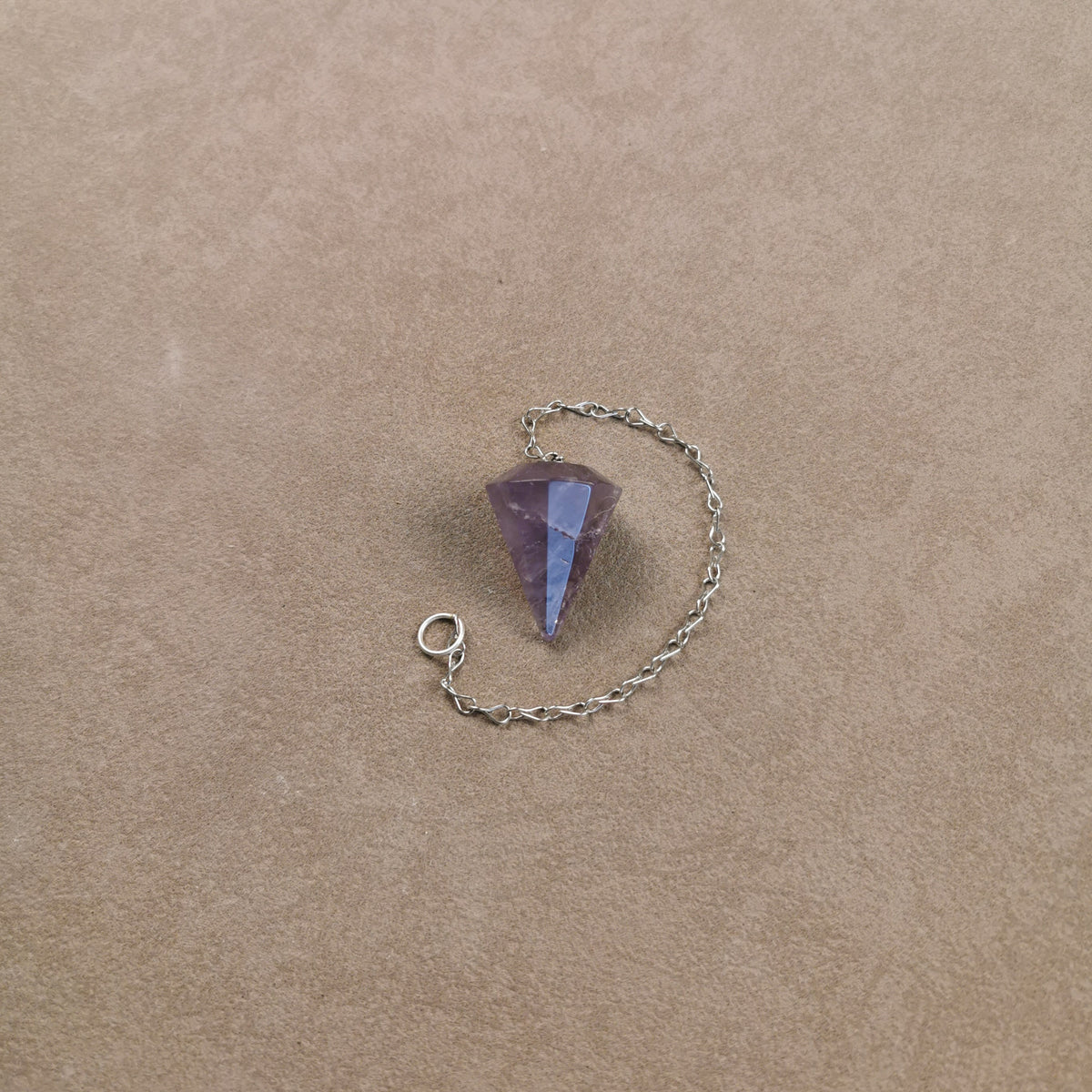 Amethyst Pendel in Violett an einer Kette