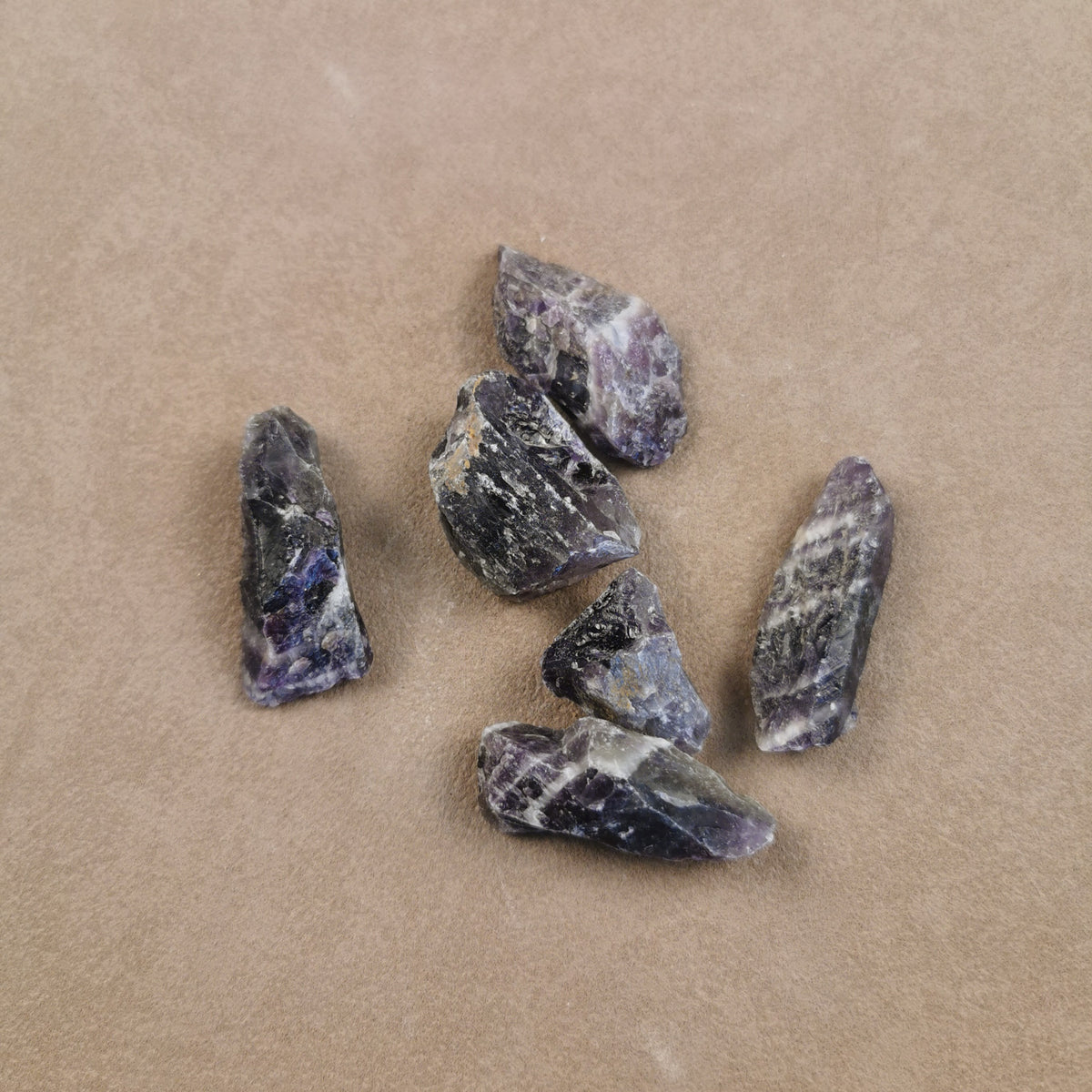 Amethyst Rohstein in Violett, ungeschliffen