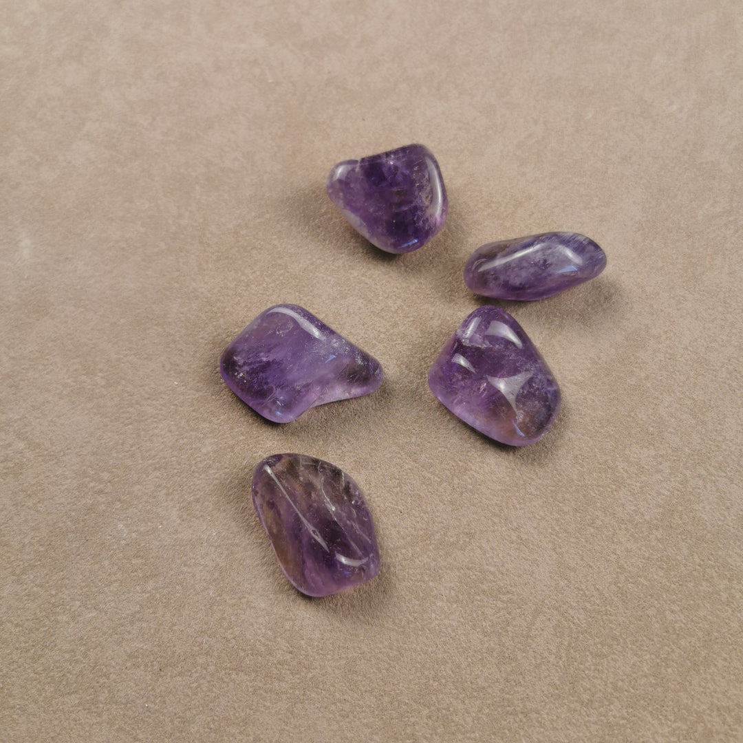 Amethyst Trommelstein in Violett, poliert