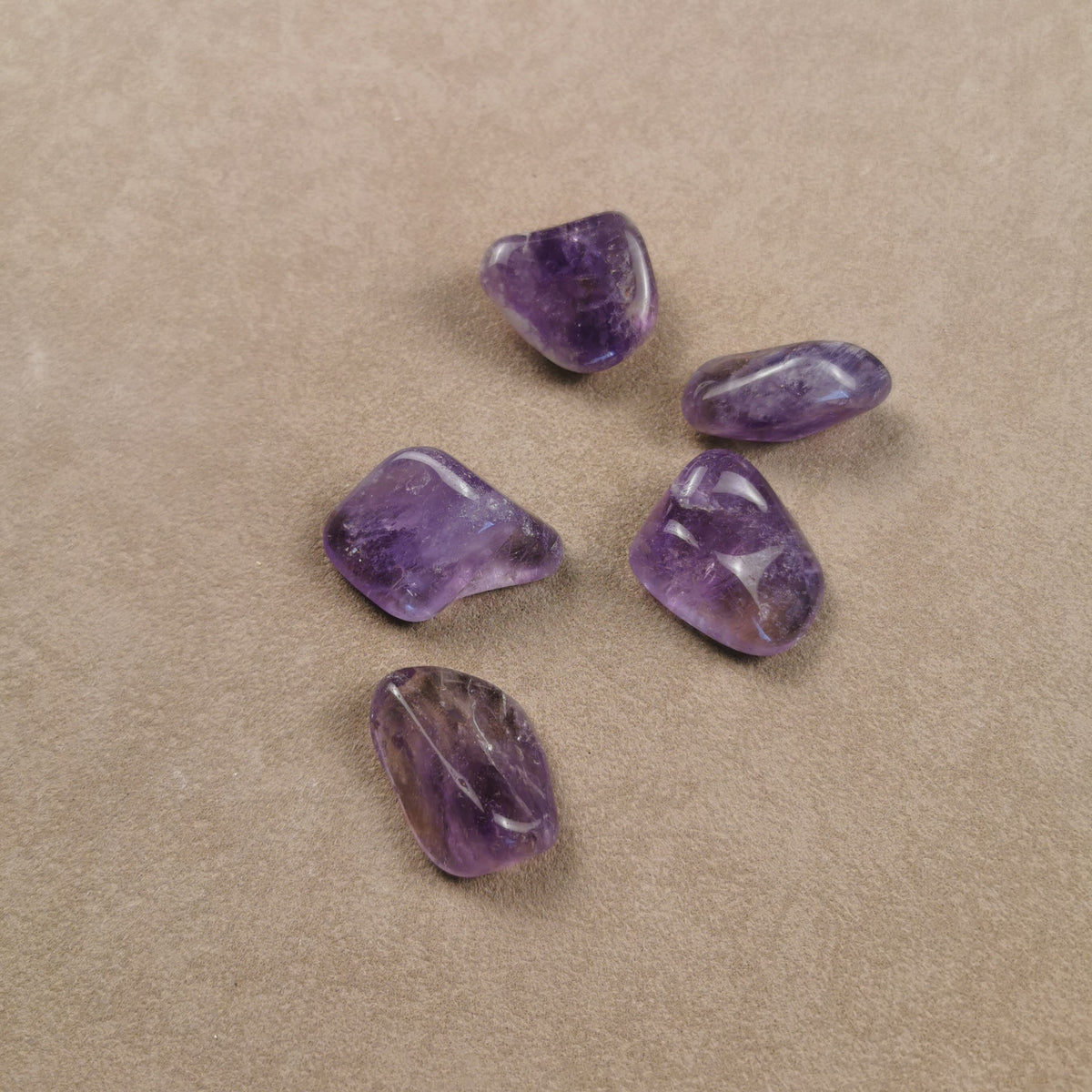 Amethyst Trommelstein in Violett, poliert
