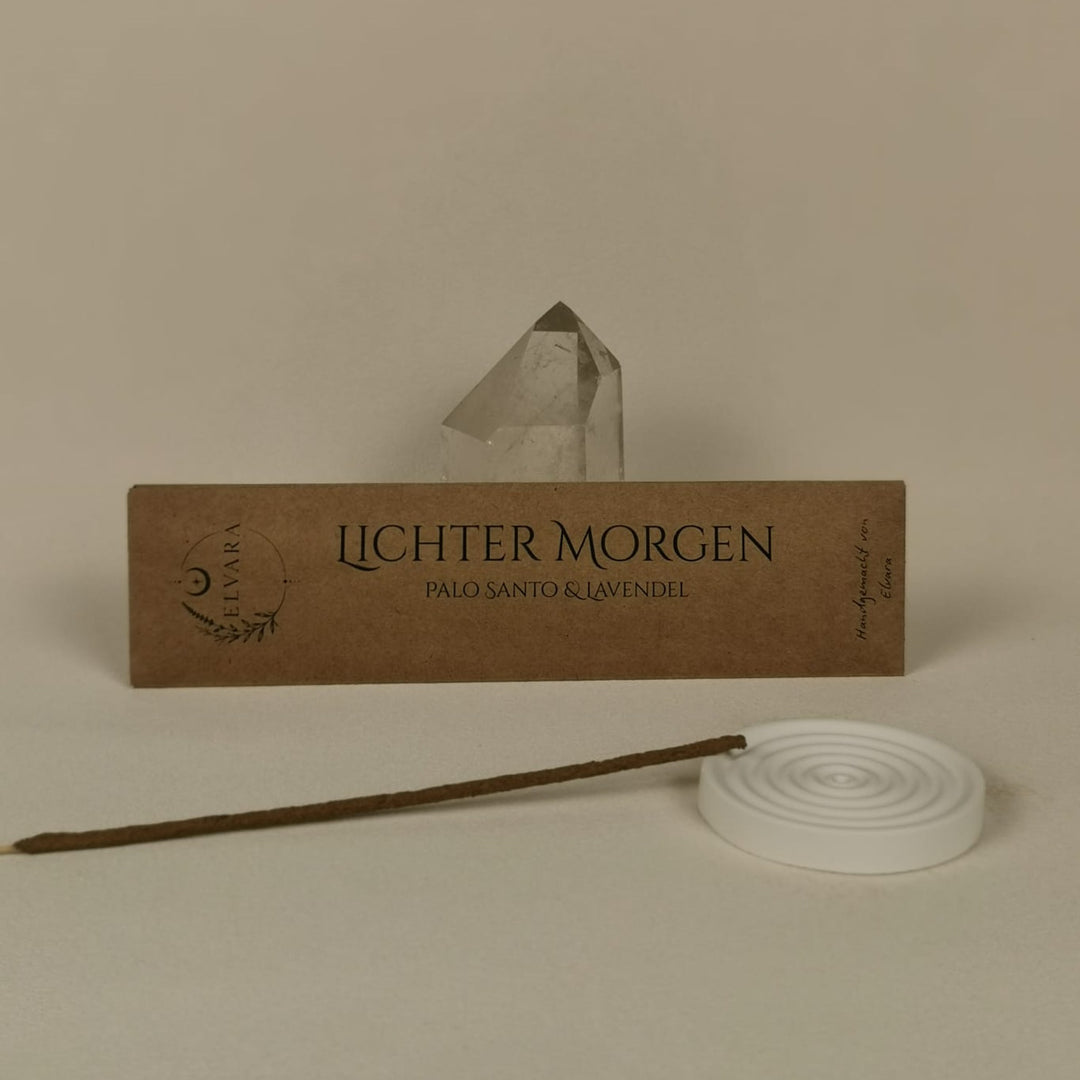Räucherstäbchen Lichter Morgen von Elvara mit Verpackung, Halter aus Keramik und Bergkristall