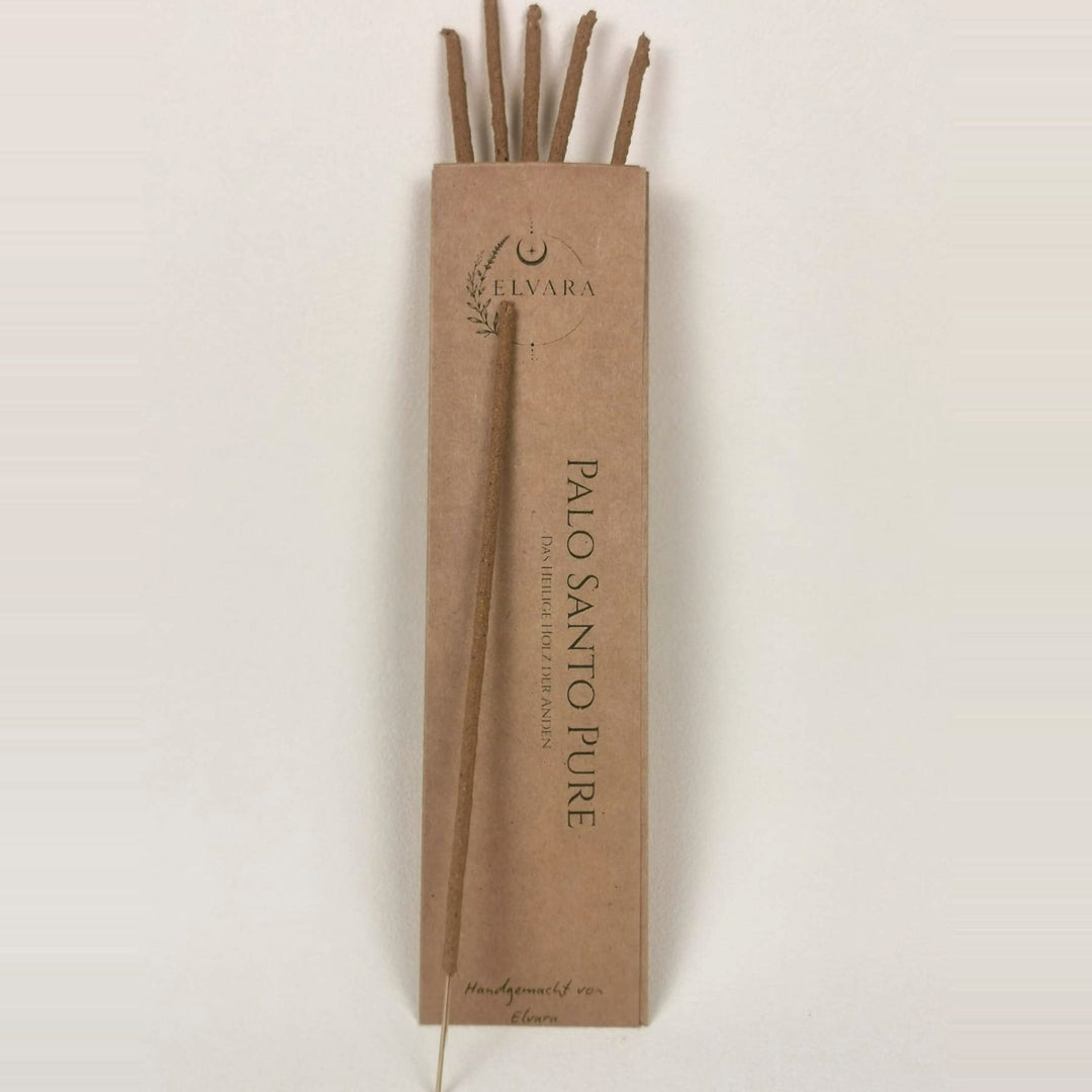 Palo Santo Räucherstäbchen von Elvara in Verpackung aus Kraftpapier