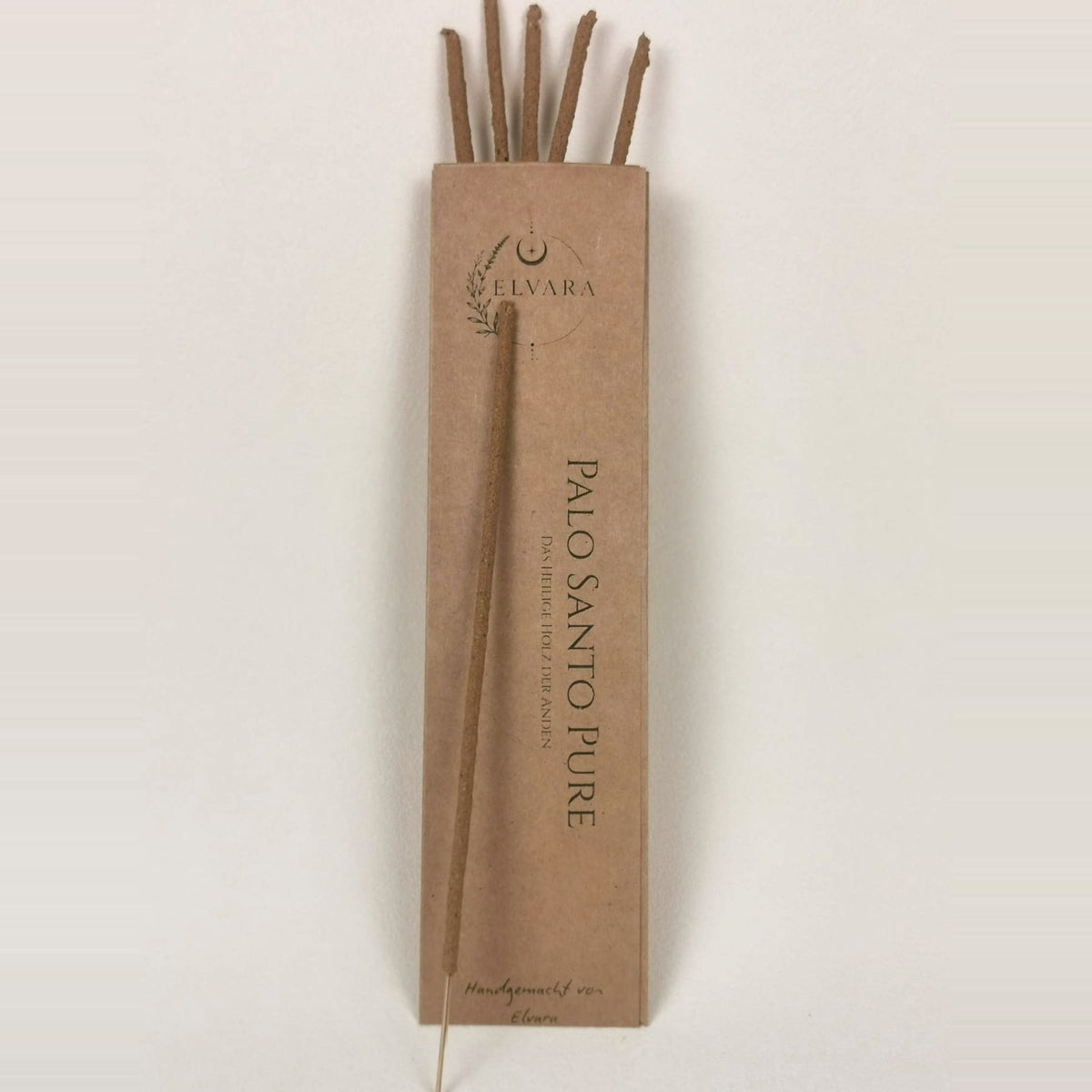 Palo Santo Räucherstäbchen von Elvara in Verpackung aus Kraftpapier