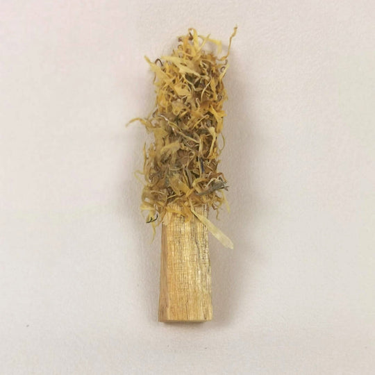 Palo Santo Stick mit gelben Ringelblumenblüten von Elvara