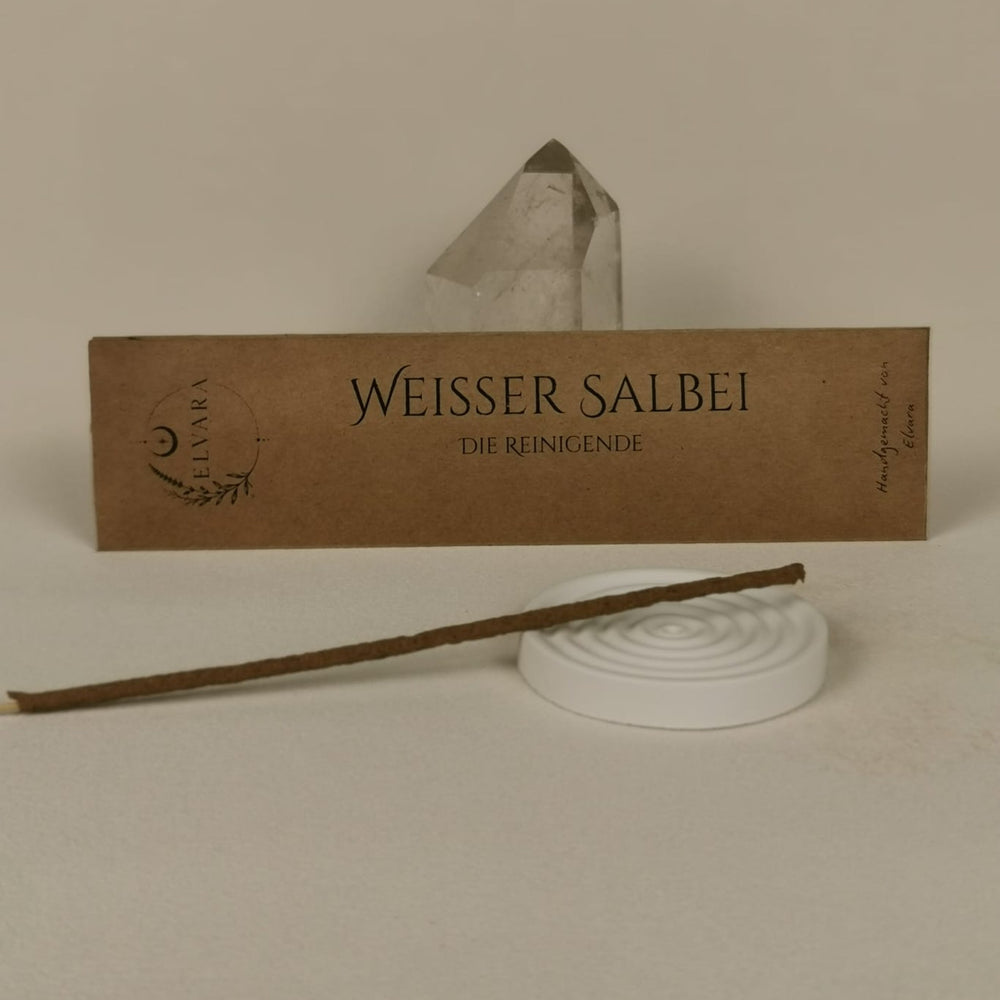 Weißer Salbei Räucherstäbchen von Elvara mit Verpackung, Halter aus Keramik und Bergkristall
