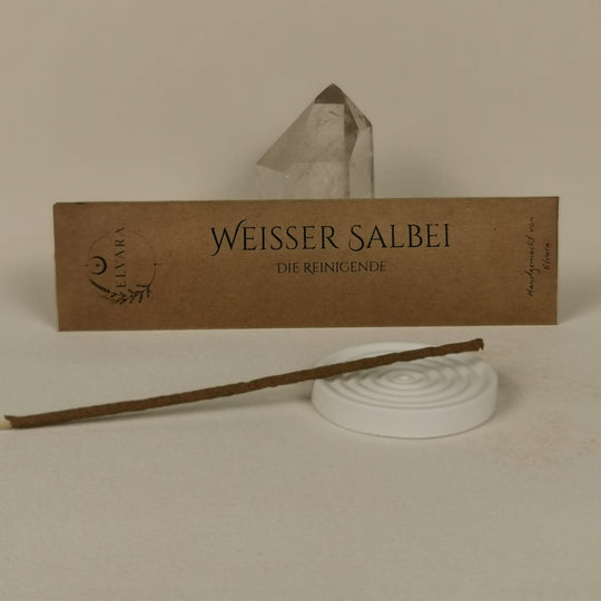 Weißer Salbei Räucherstäbchen von Elvara mit Verpackung, Halter aus Keramik und Bergkristall
