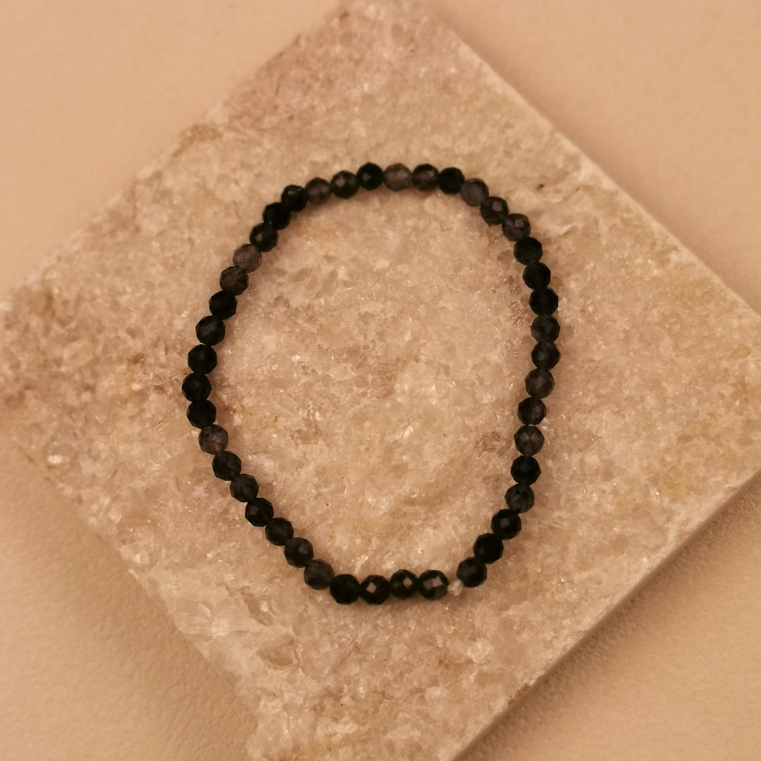 Armband aus facettiertem Turmalin und lolith und 4 mm auf Schieferplatte